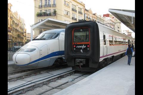 tn_es-valencia-station-trains_01.jpg